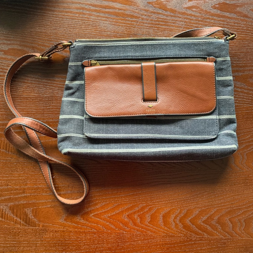 Fossil purse